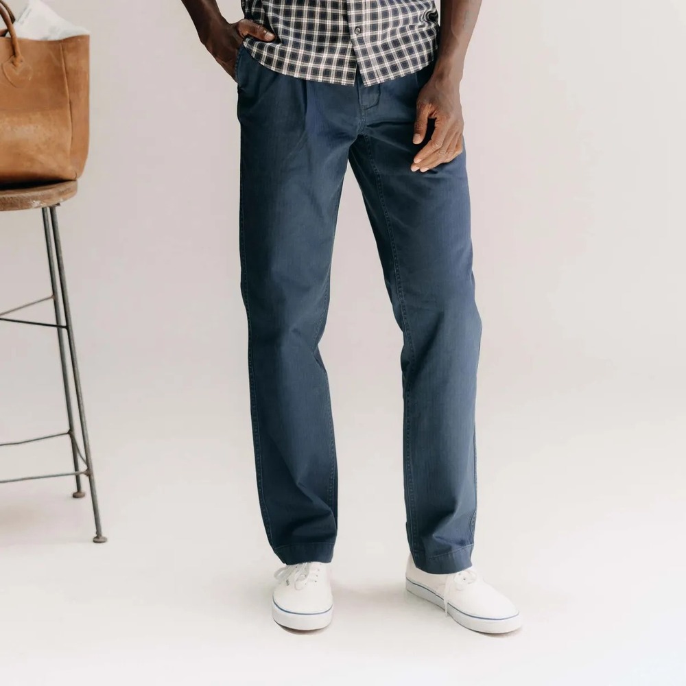 Taylor Stitch Matlow Pleated Pants Mens 28x32 Navy Herringbone Organic Cotton